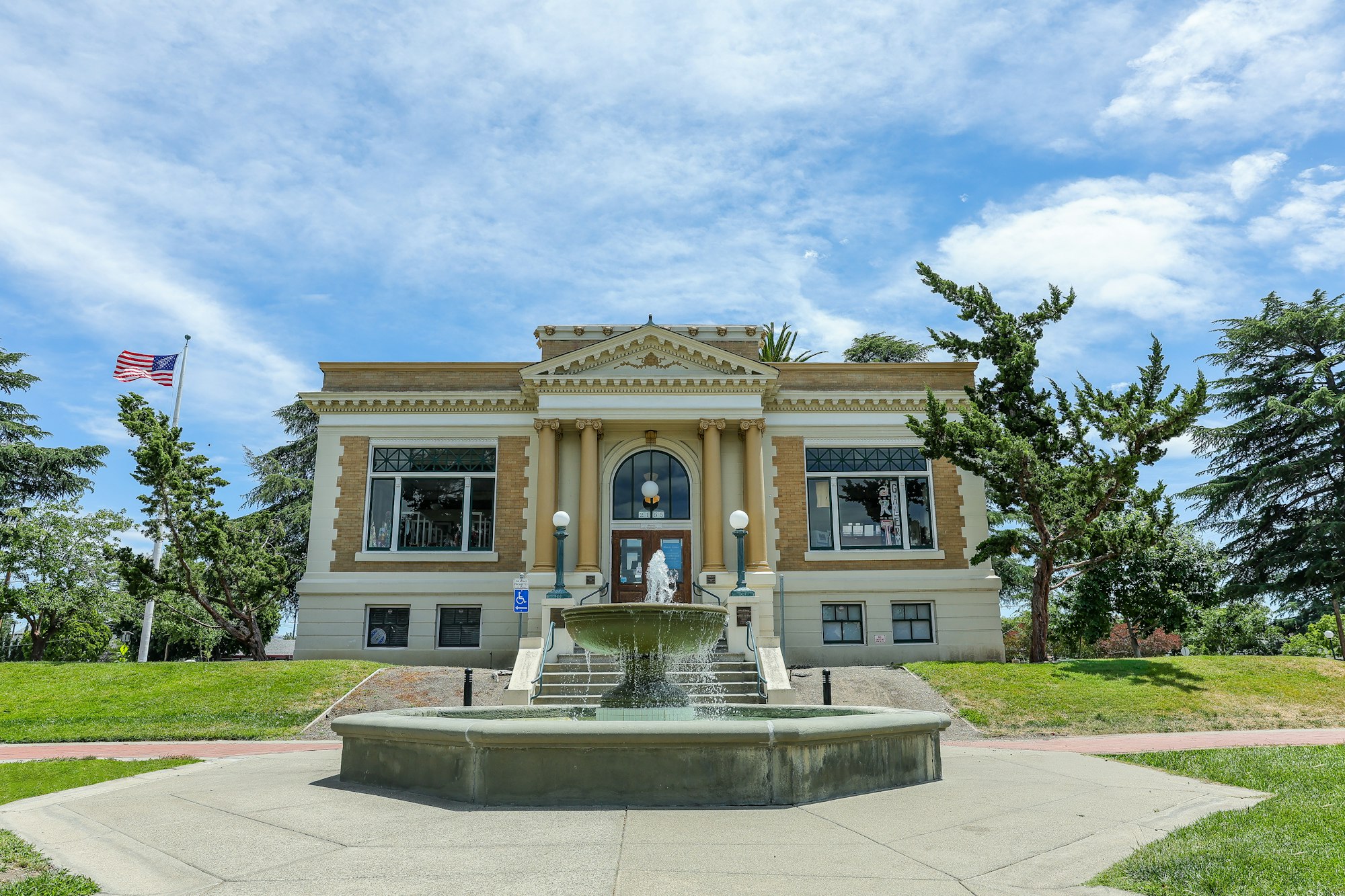 Livermore Carnegie Building and fountain
